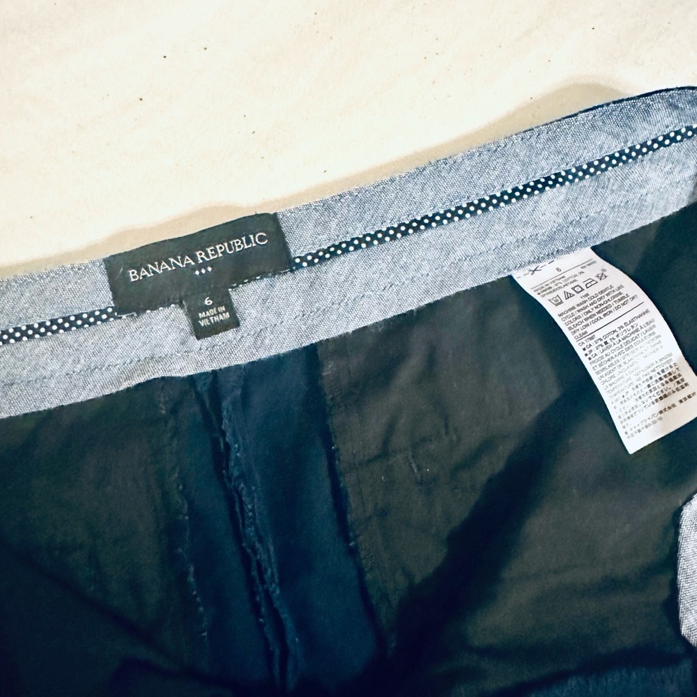 Banana Republic Navy Blue Scalloped Mid Rise Shorts Size 6 EUC - Picture 2 of 7